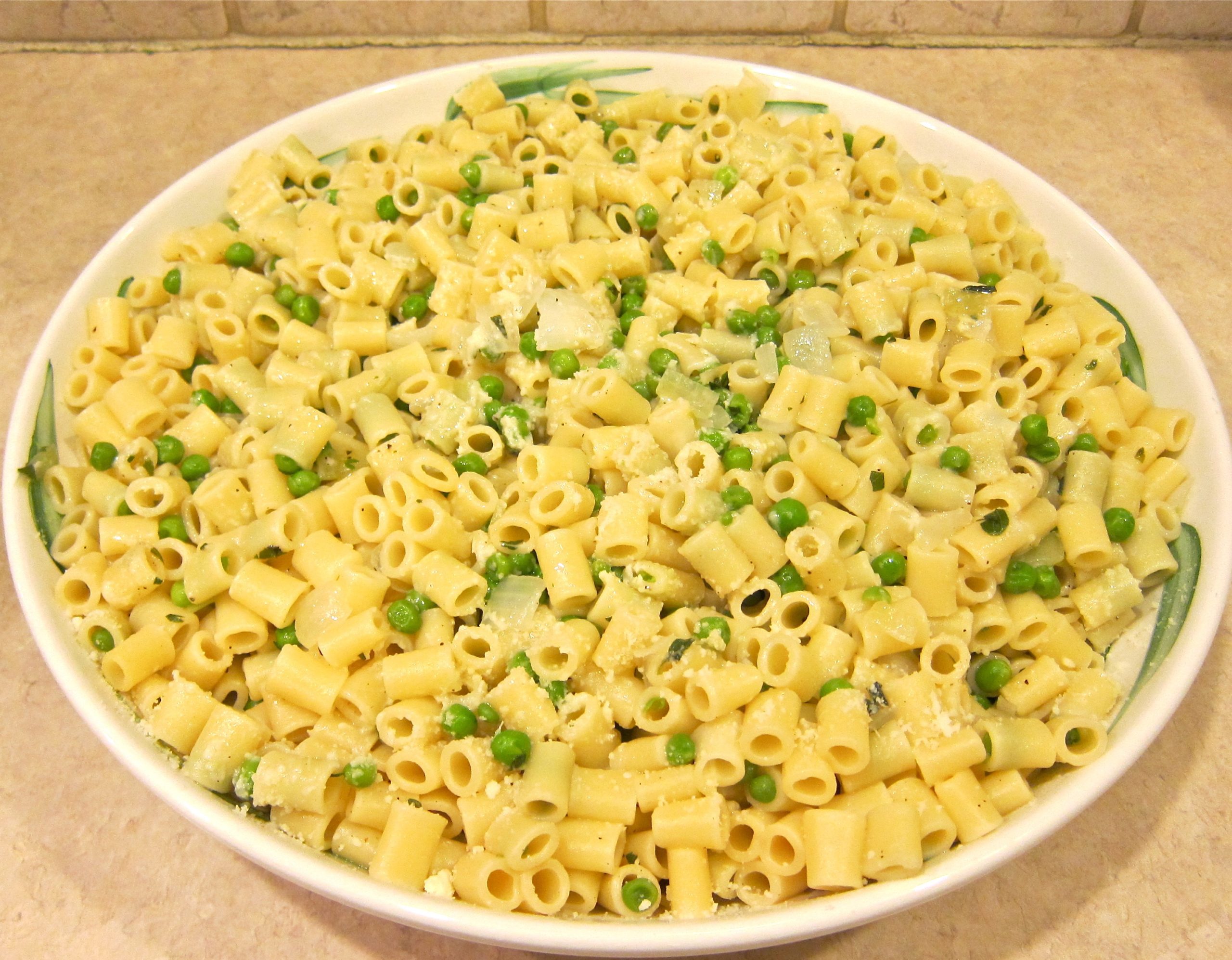 Ditali Pasta with Peas & Onions
