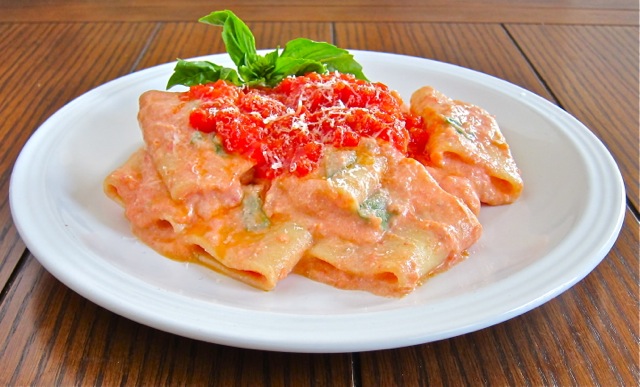 Fat Macaroni with Ricotta and Tomato Sauce